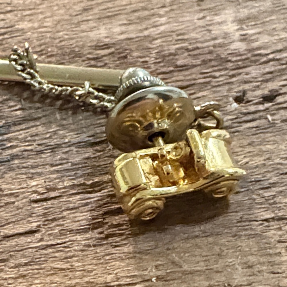 Sarah Coventry Car Gold Tie tack